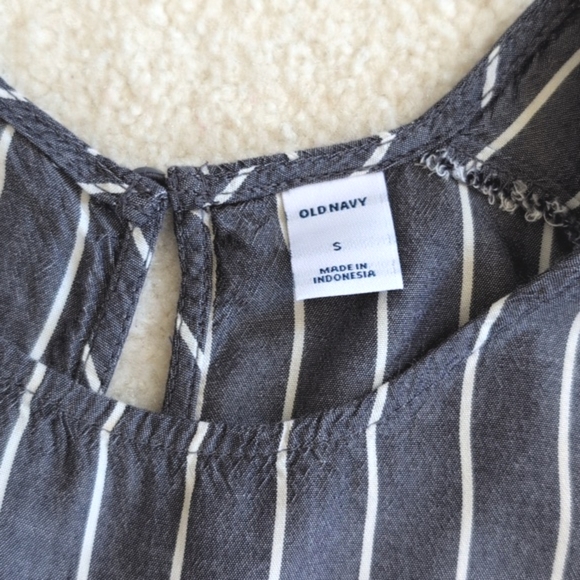 Set of 4 Sleeveless Tops, Fits Size Small - Picture 4 of 13